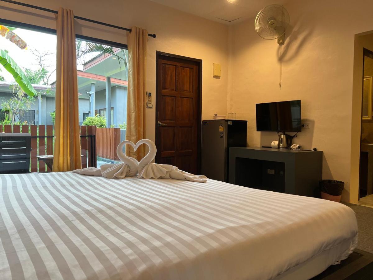 Vivi Hotel Resort Phuket Exteriör bild