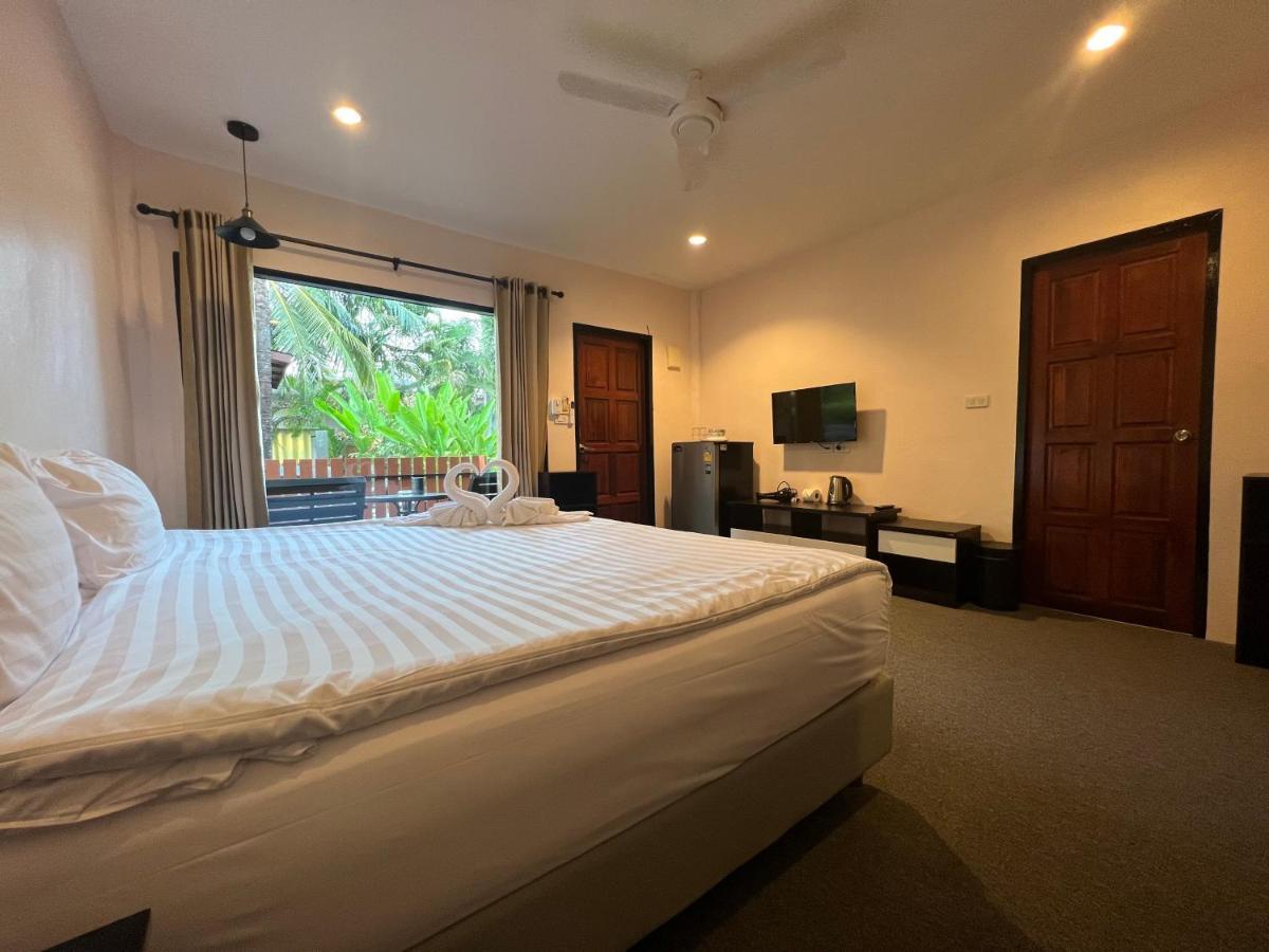 Vivi Hotel Resort Phuket Exteriör bild