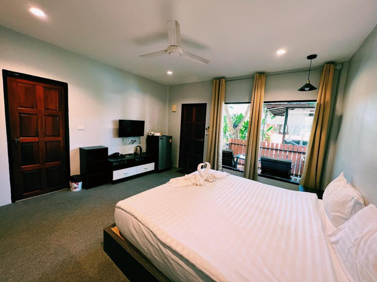 Vivi Hotel Resort Phuket Exteriör bild